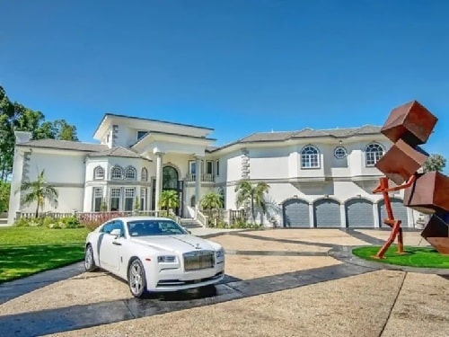 A picture of Jake Paul's mansion located in Calabasas.